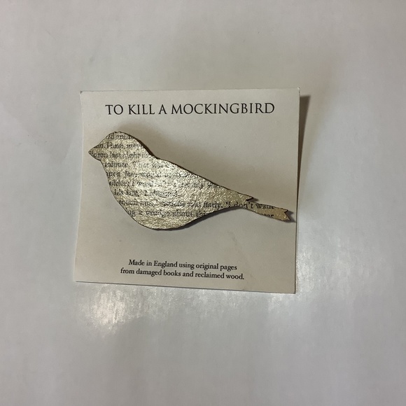 Bird brooch with To Kill A Mockingbird text - Picture 3 of 5